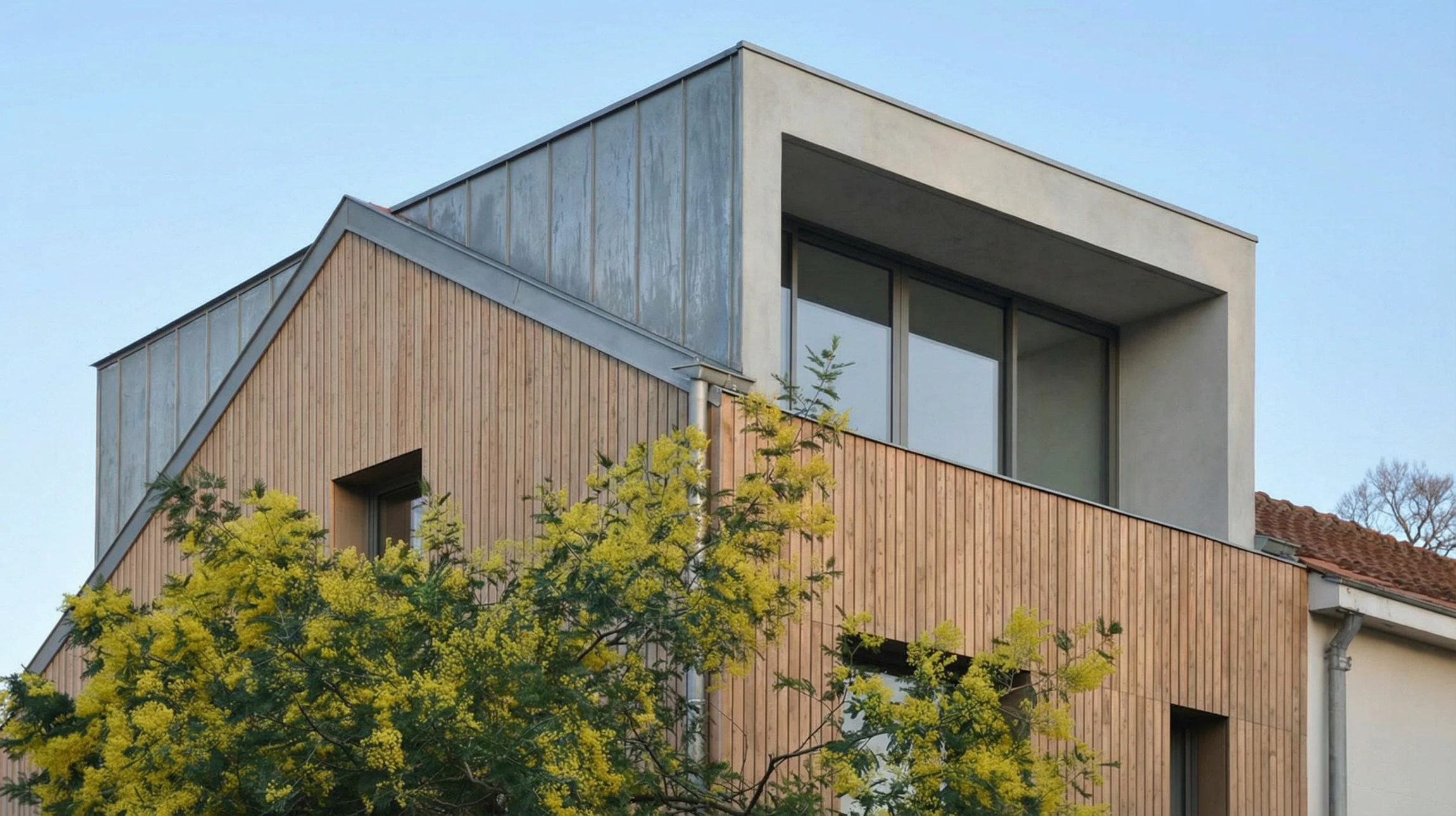 Terrasse en bois avec extension moderne d'habitation
